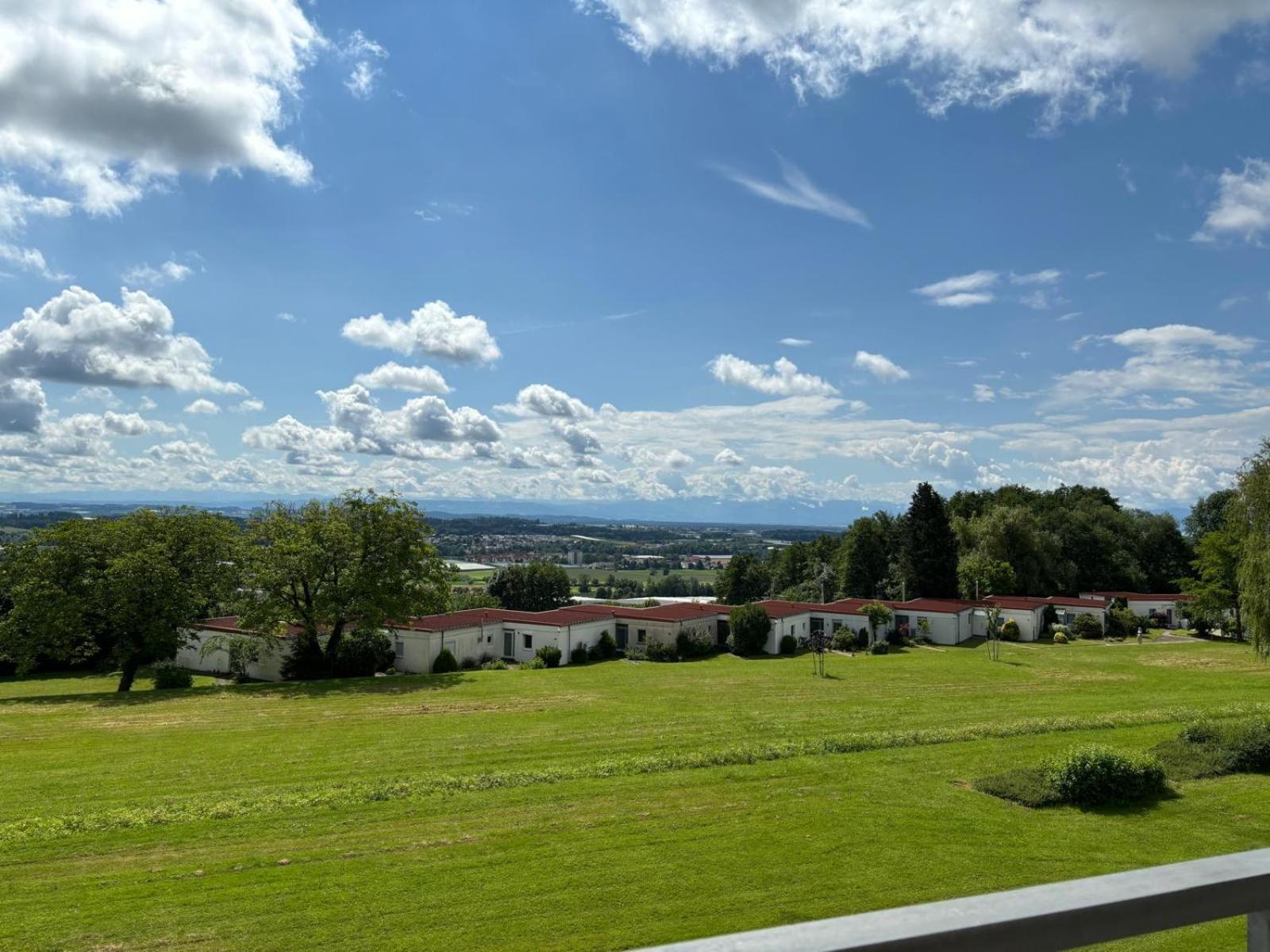 Mit Berg- Und Seesicht *